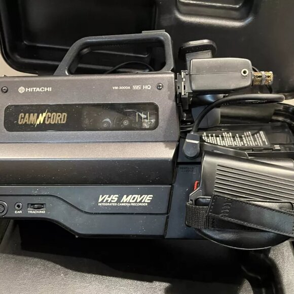 Hitachi Camcorder VHS VM-3000A with Case Charger Cords, Untested - Picture 5 of 11